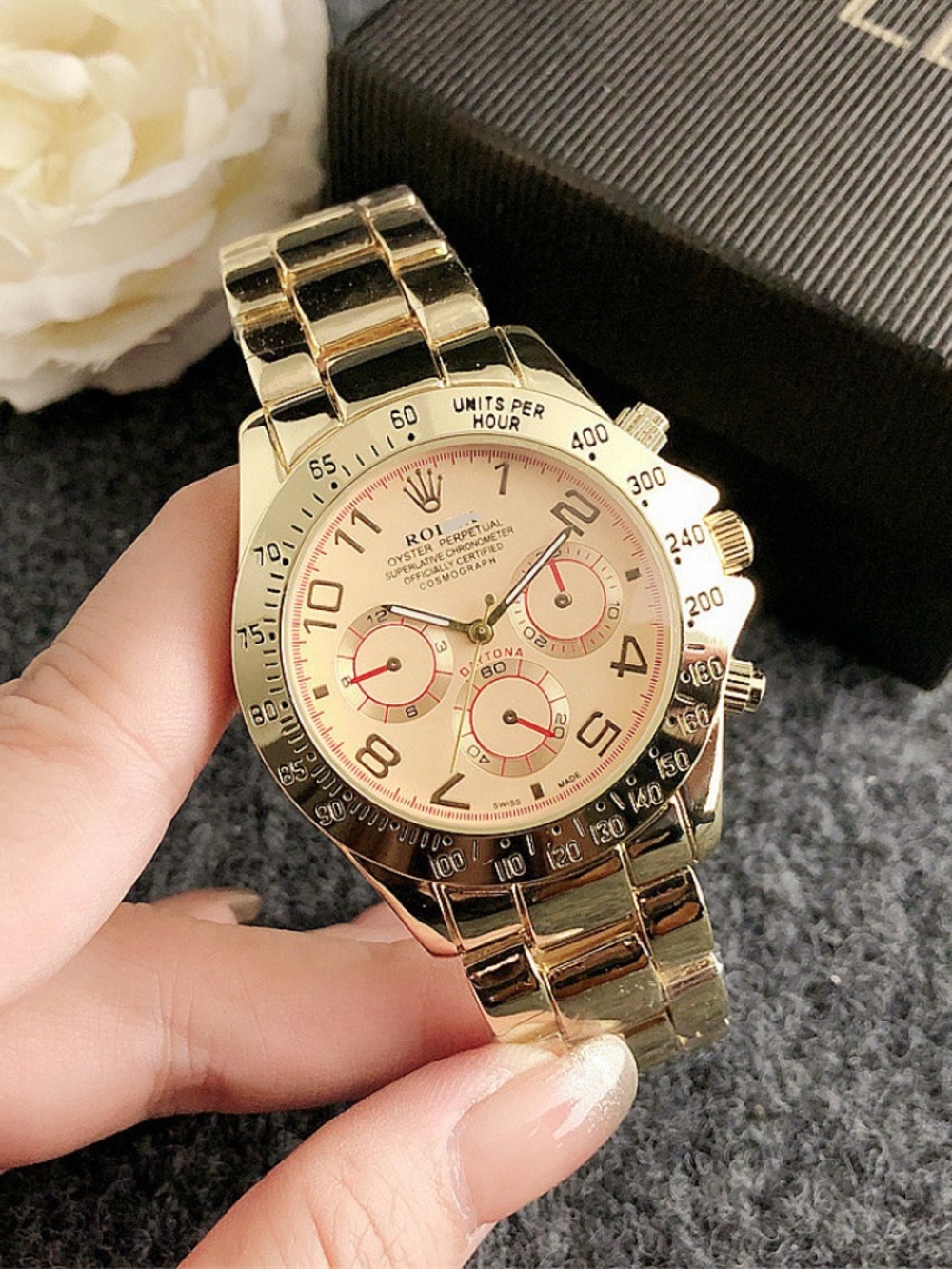New men’s gold fashion watch